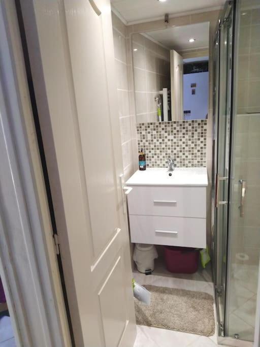 Studio Ideal Pour Deux Voyageurs Sur Marseille Ngoại thất bức ảnh